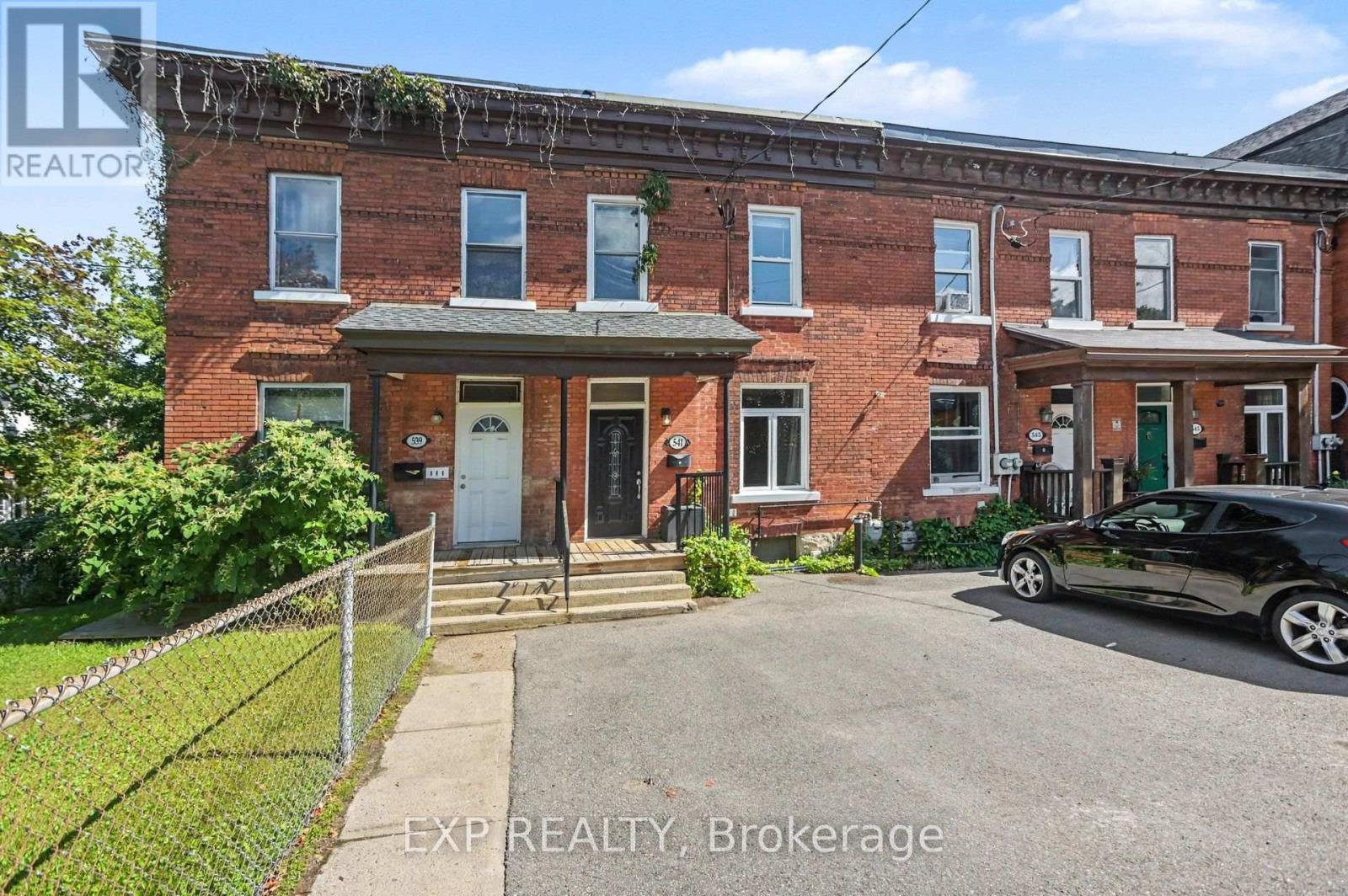 541 Bay Street Property Photo 3