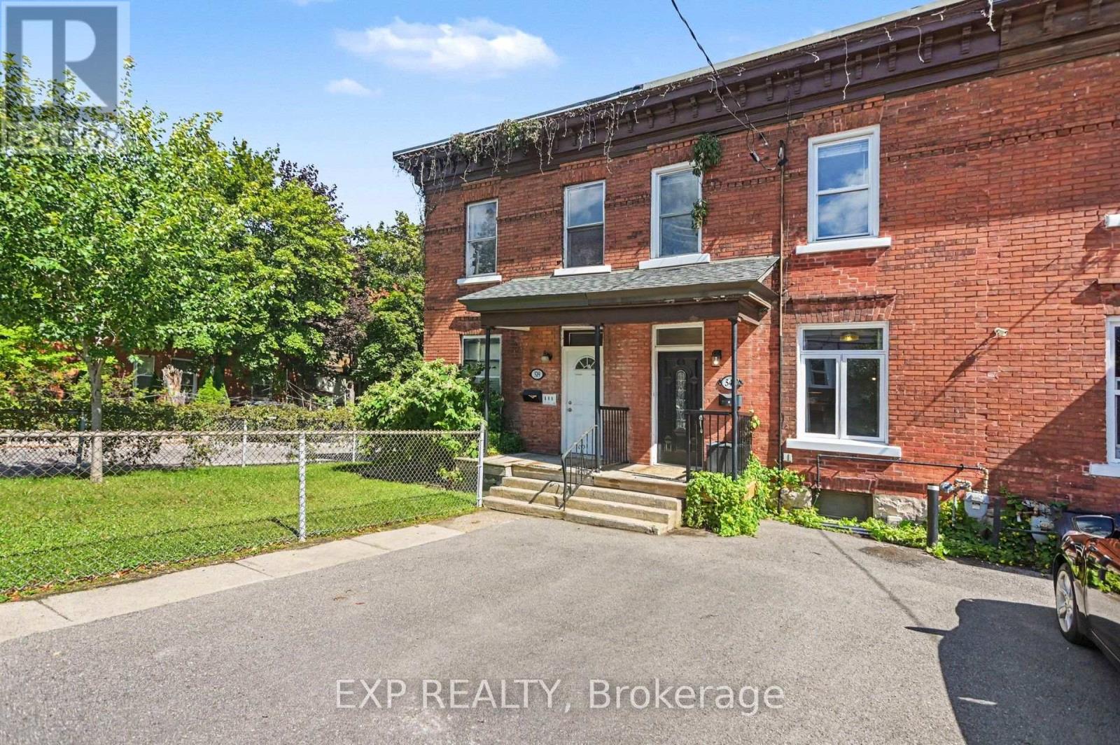 541 Bay Street Property Photo 4