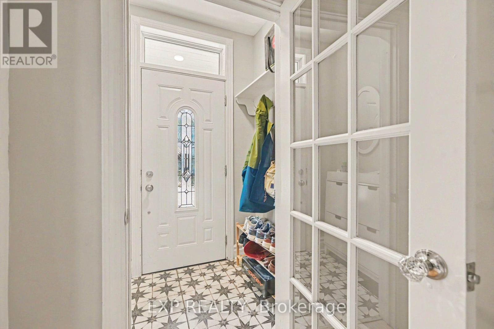 541 Bay Street Property Photo 5