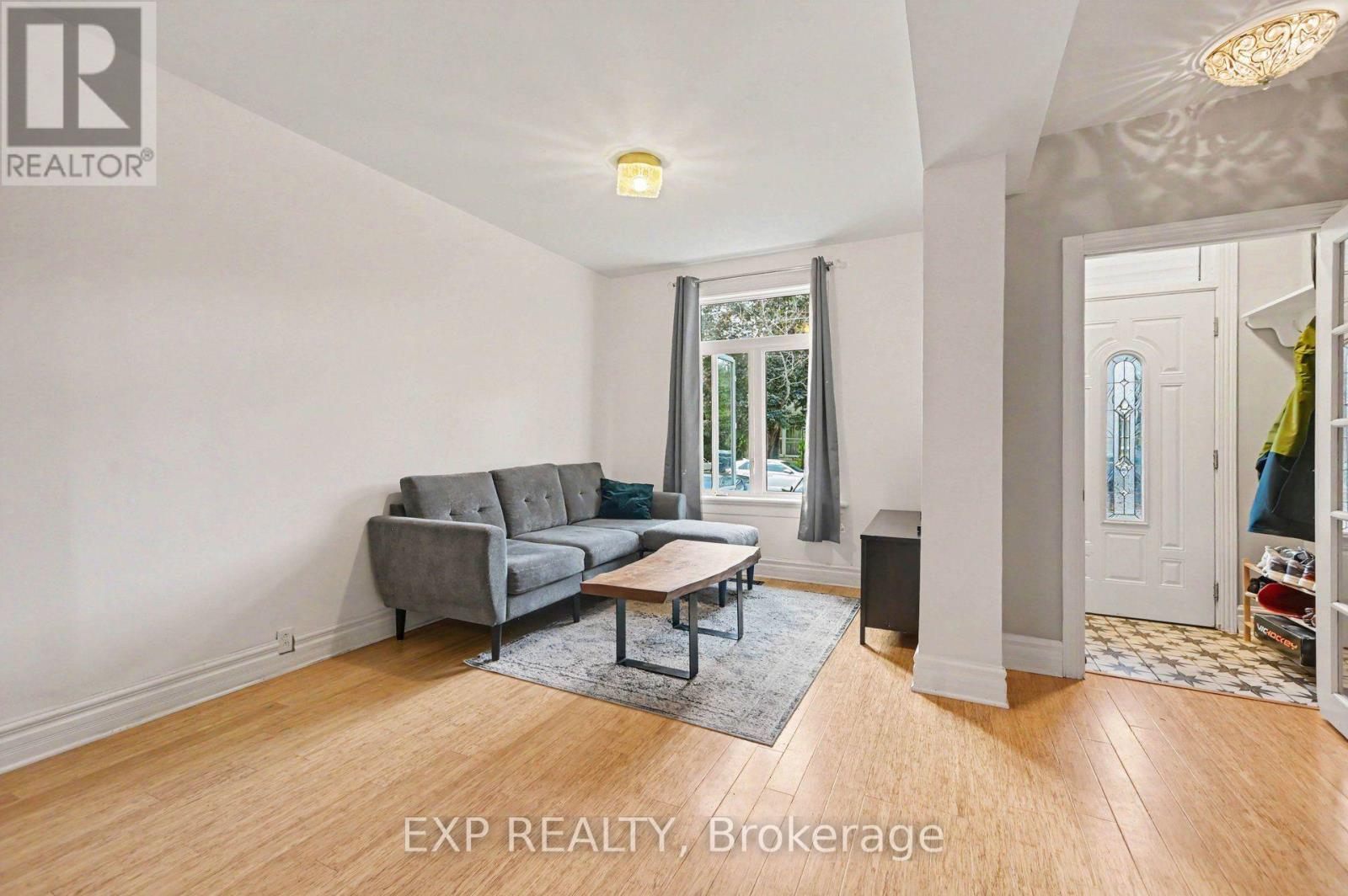 541 Bay Street Property Photo 6