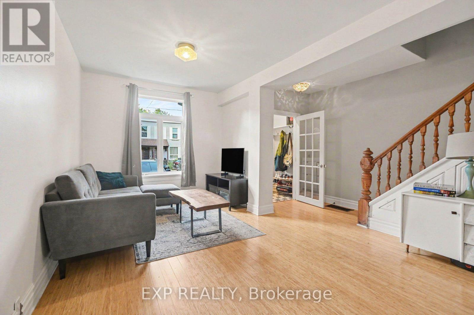 541 Bay Street Property Photo 7