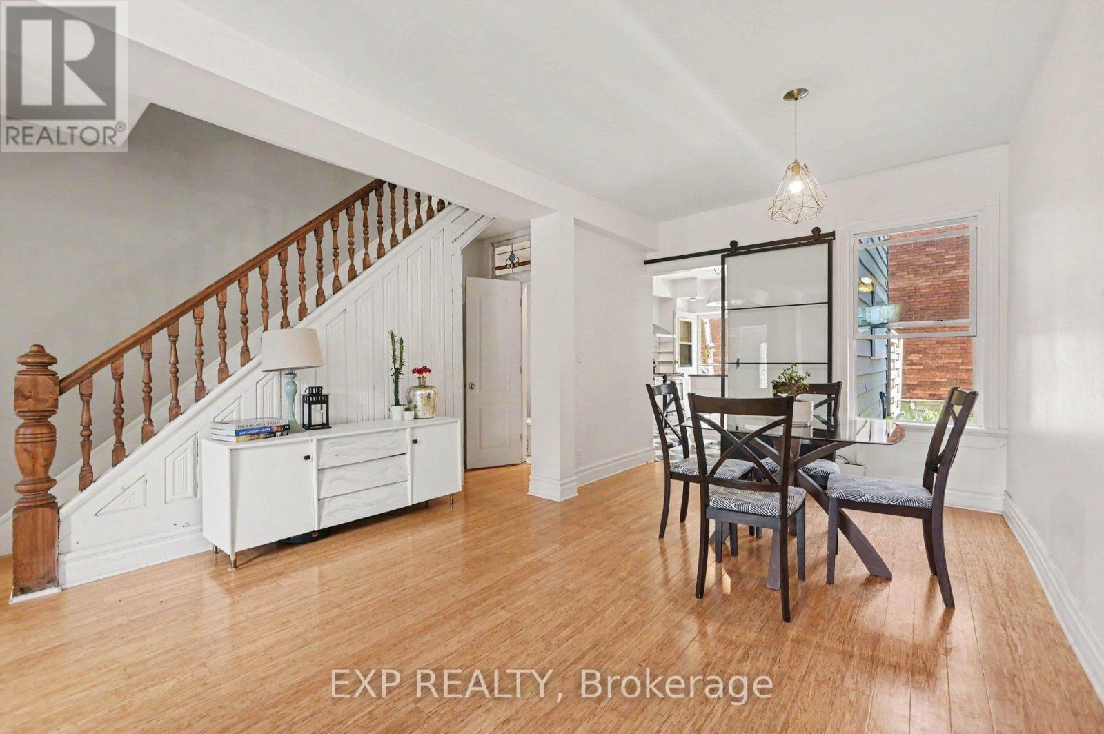 541 Bay Street Property Photo 9