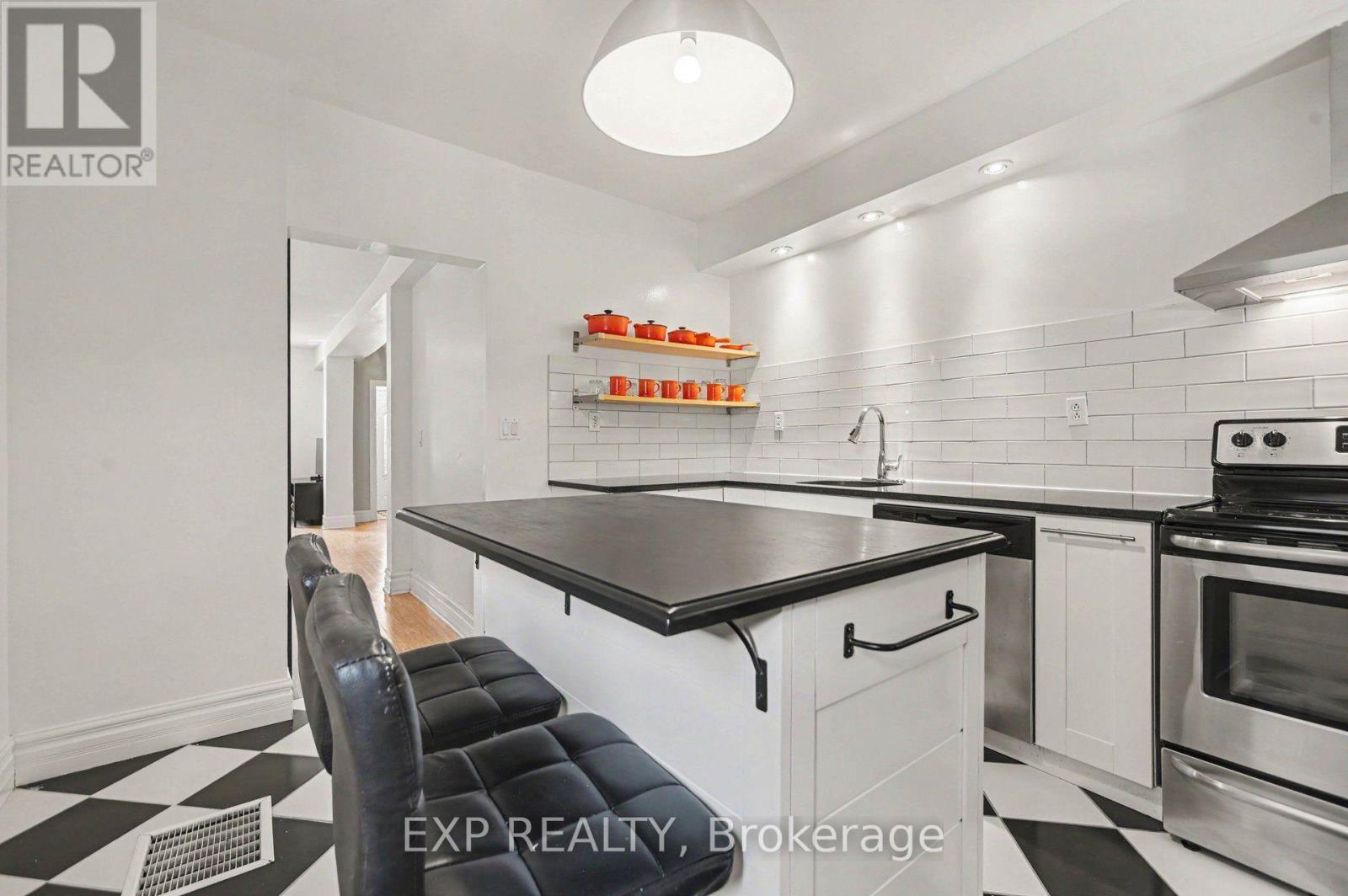 541 Bay Street Property Photo 17