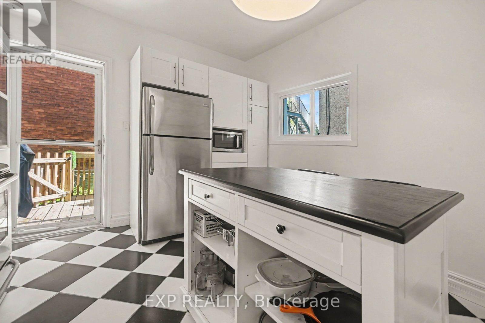 541 Bay Street Property Photo 18