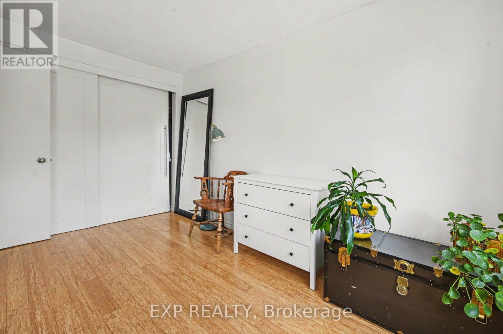 541 Bay Street Property Photo 24