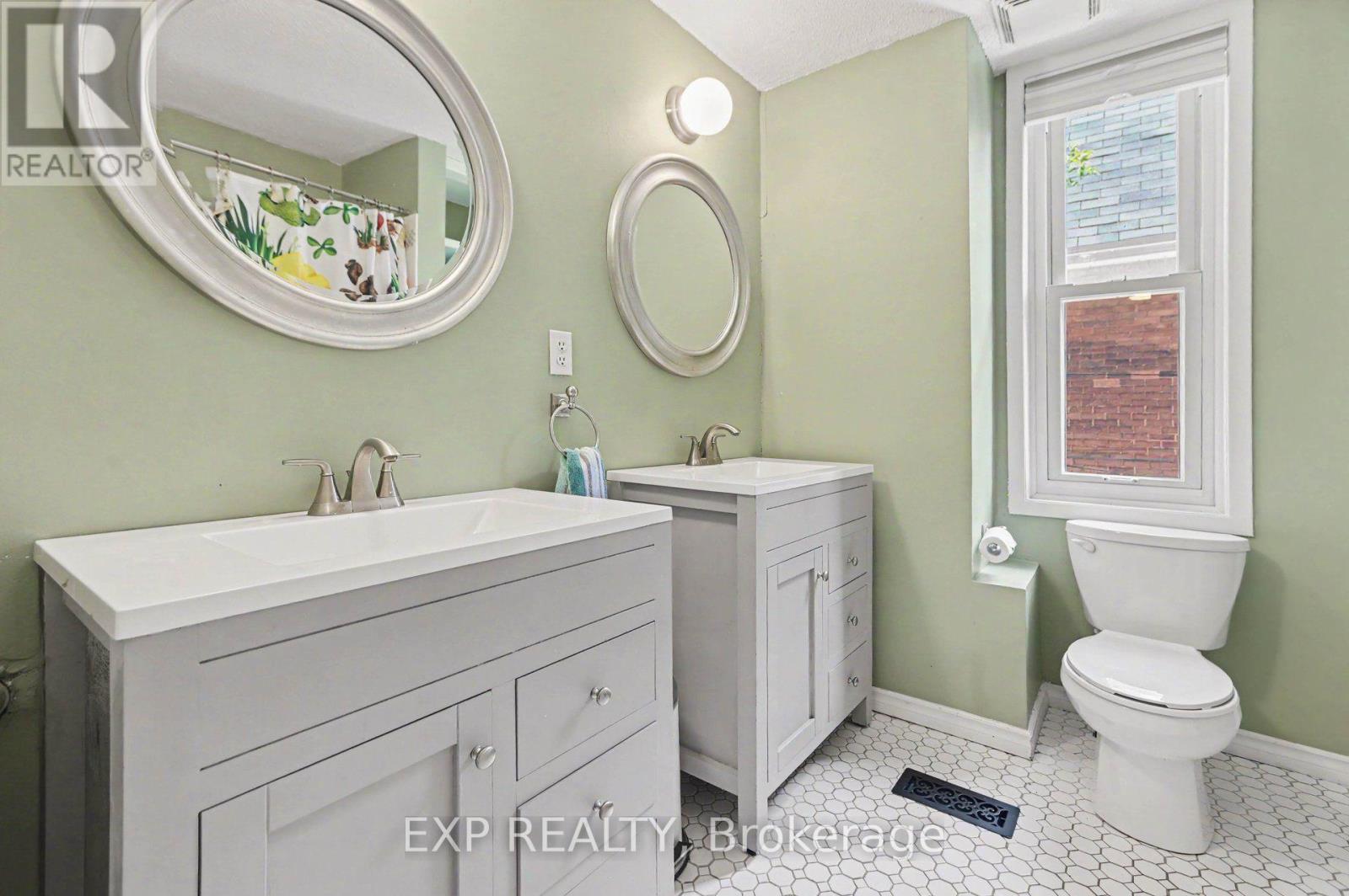 541 Bay Street Property Photo 28