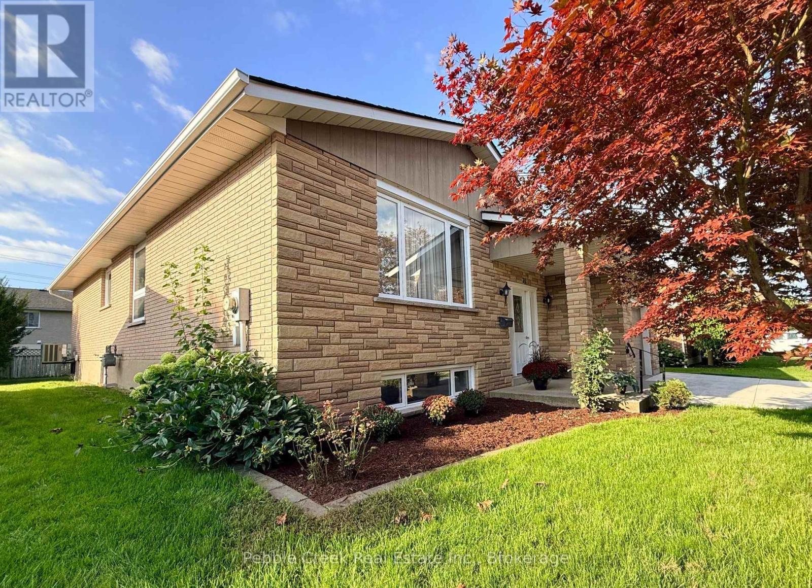 21 Suncoast Drive W Property Photo 3