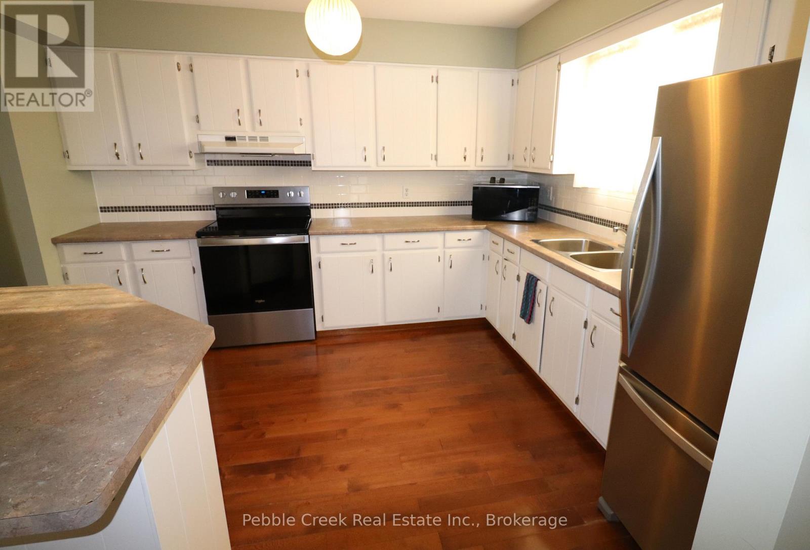 21 Suncoast Drive W Property Photo 7