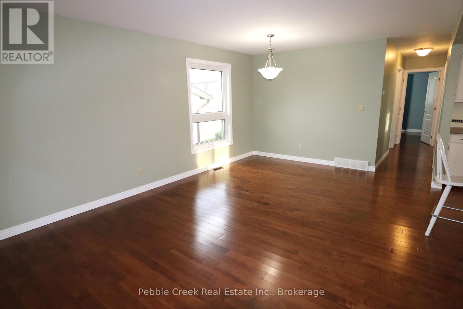 21 Suncoast Drive W Property Photo 11