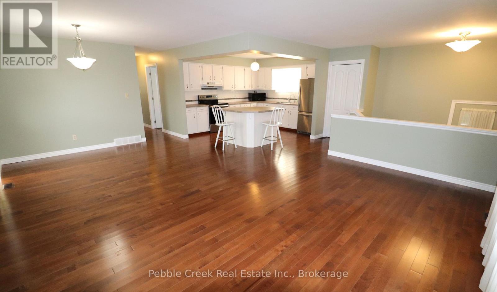 21 Suncoast Drive W Property Photo 12