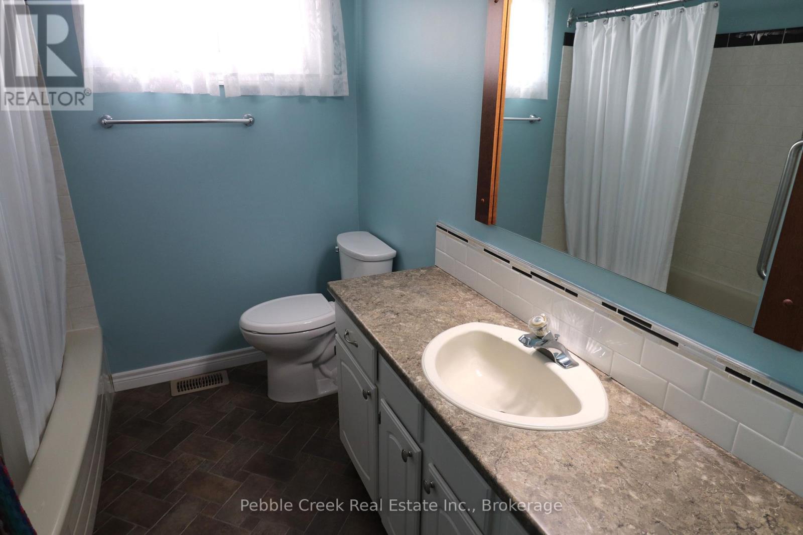 21 Suncoast Drive W Property Photo 14