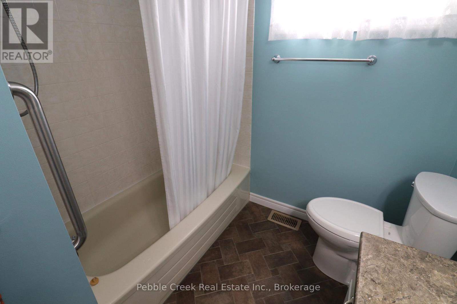 21 Suncoast Drive W Property Photo 15