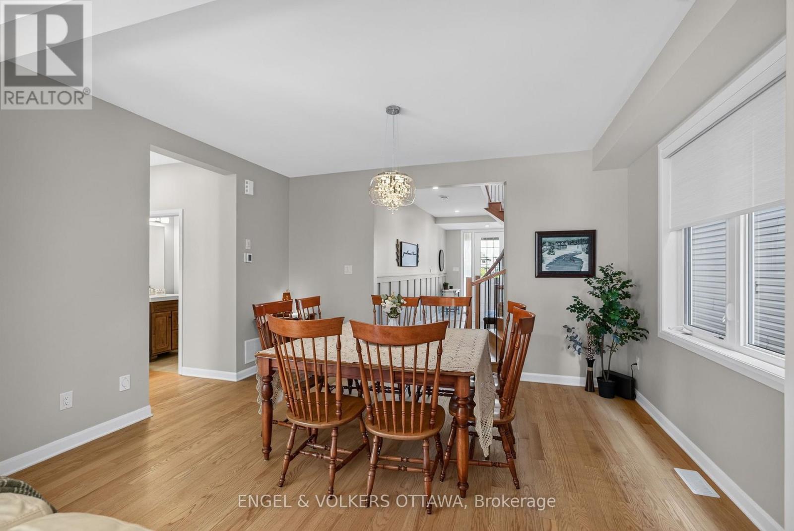 537 Anchor Circle Property Photo 6