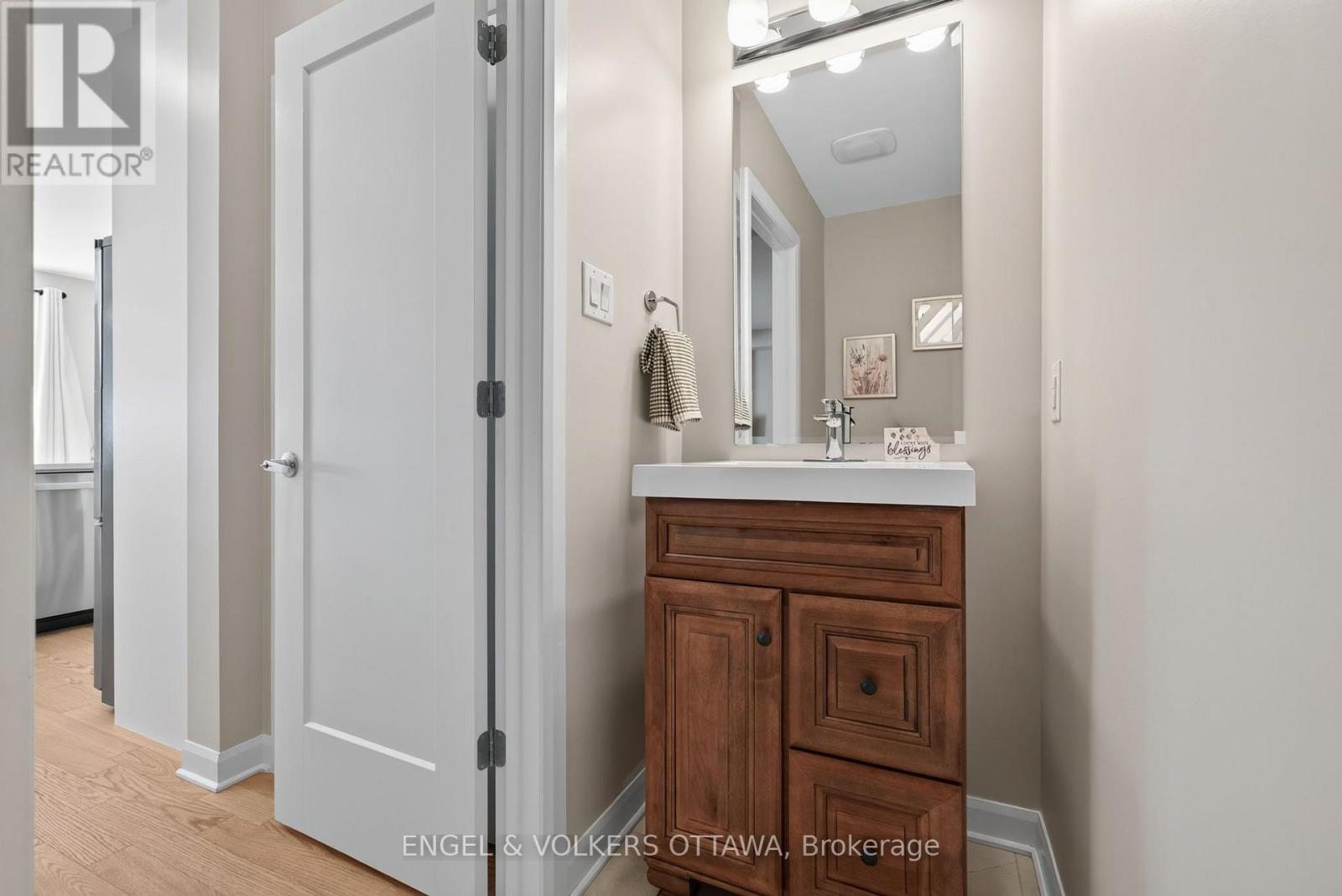 537 Anchor Circle Property Photo 24