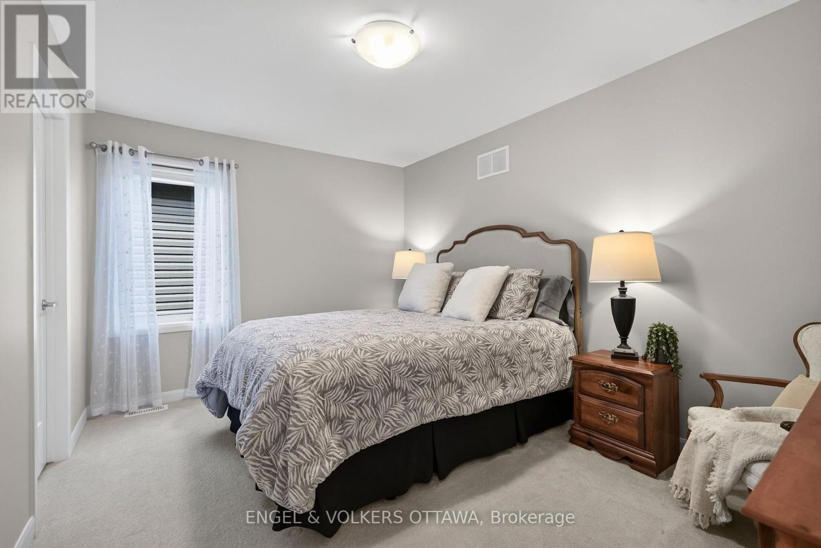 537 Anchor Circle Property Photo 32