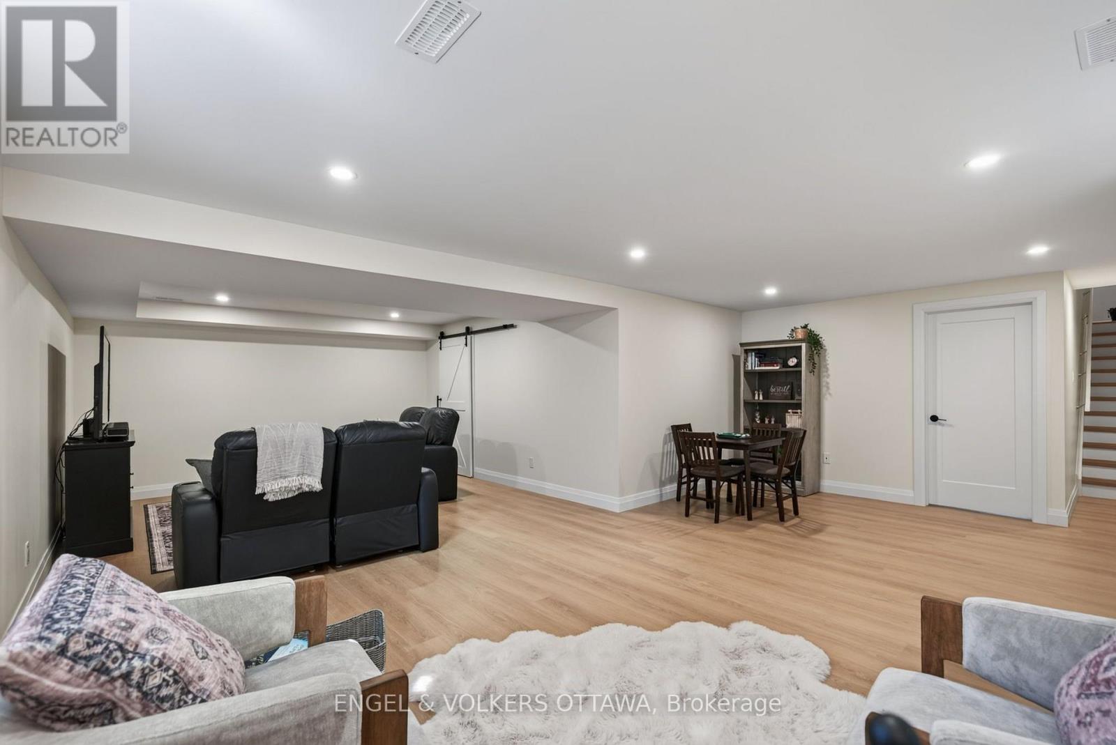 537 Anchor Circle Property Photo 42