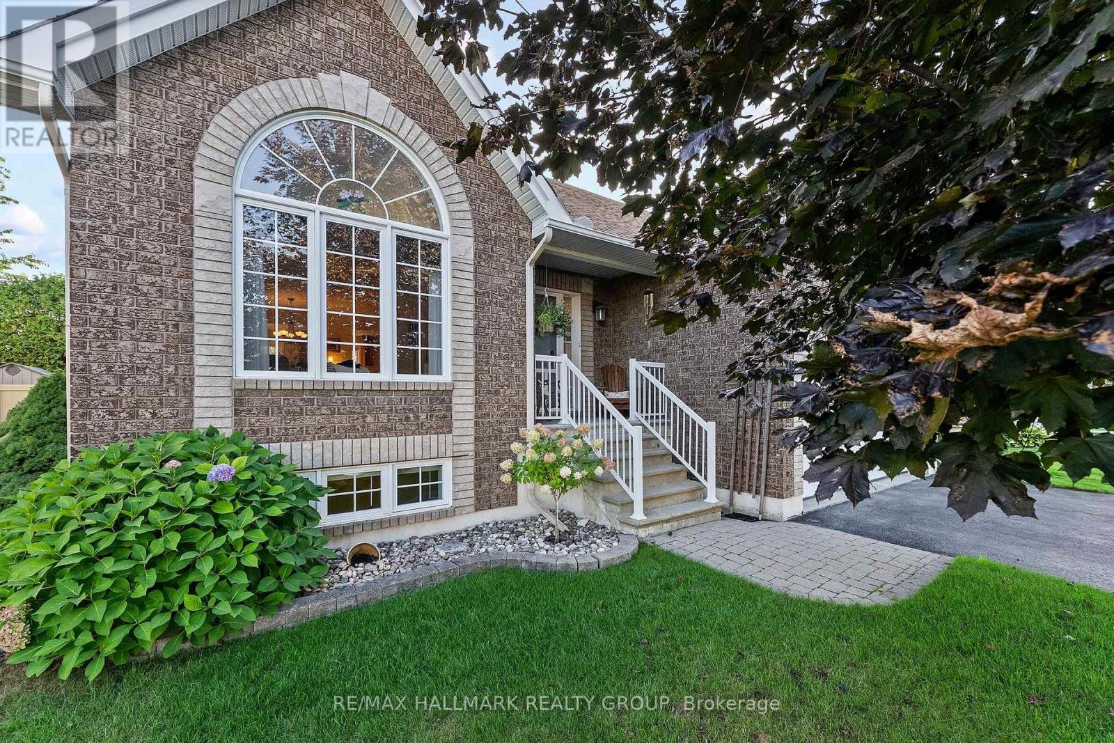 95 LLOYDALEX CRESCENT