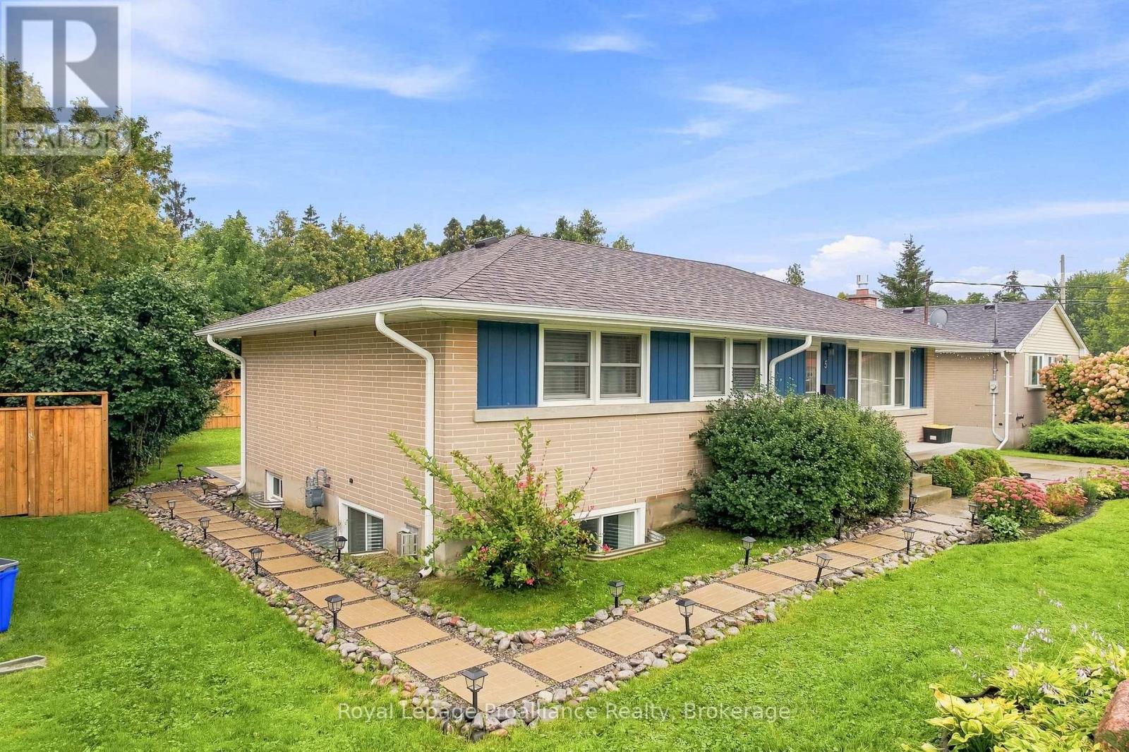 B - 5 JANE STREET Property Photo 1