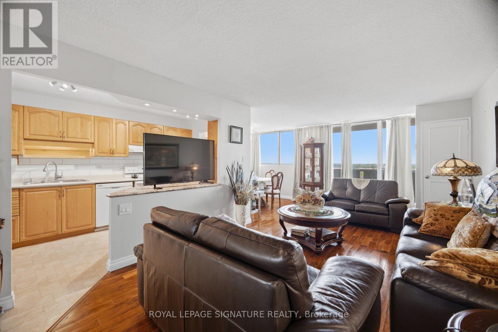 802 - 375 King Street N Property Photo 10