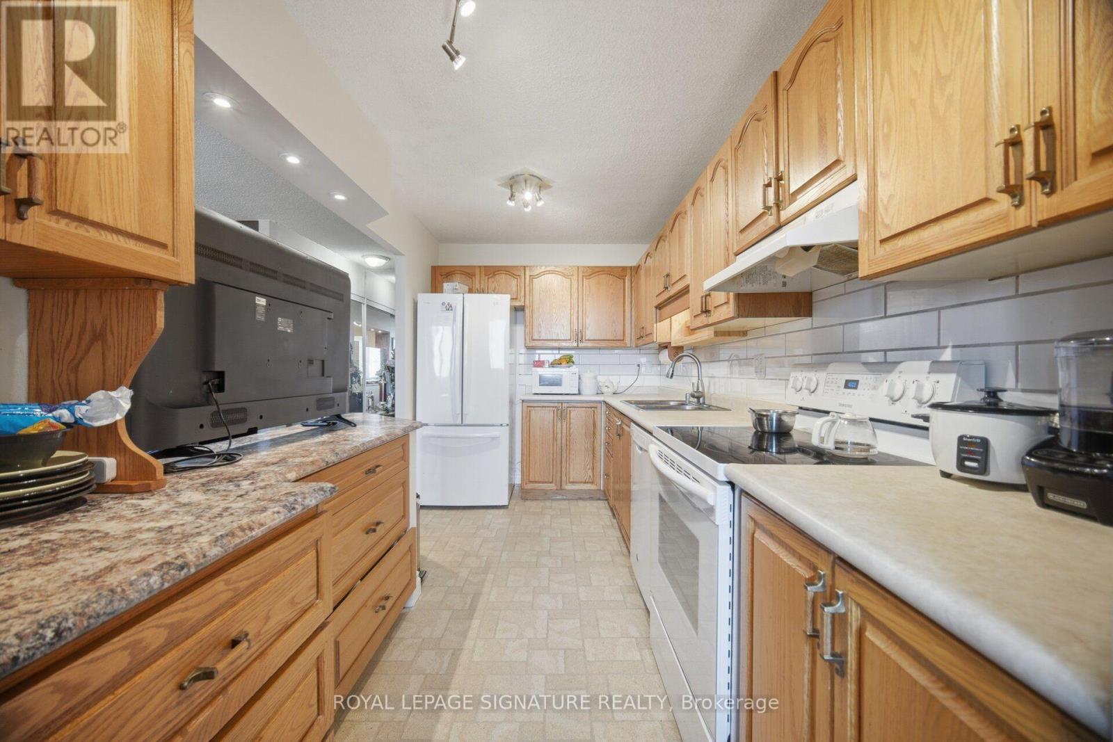 802 - 375 King Street N Property Photo 15