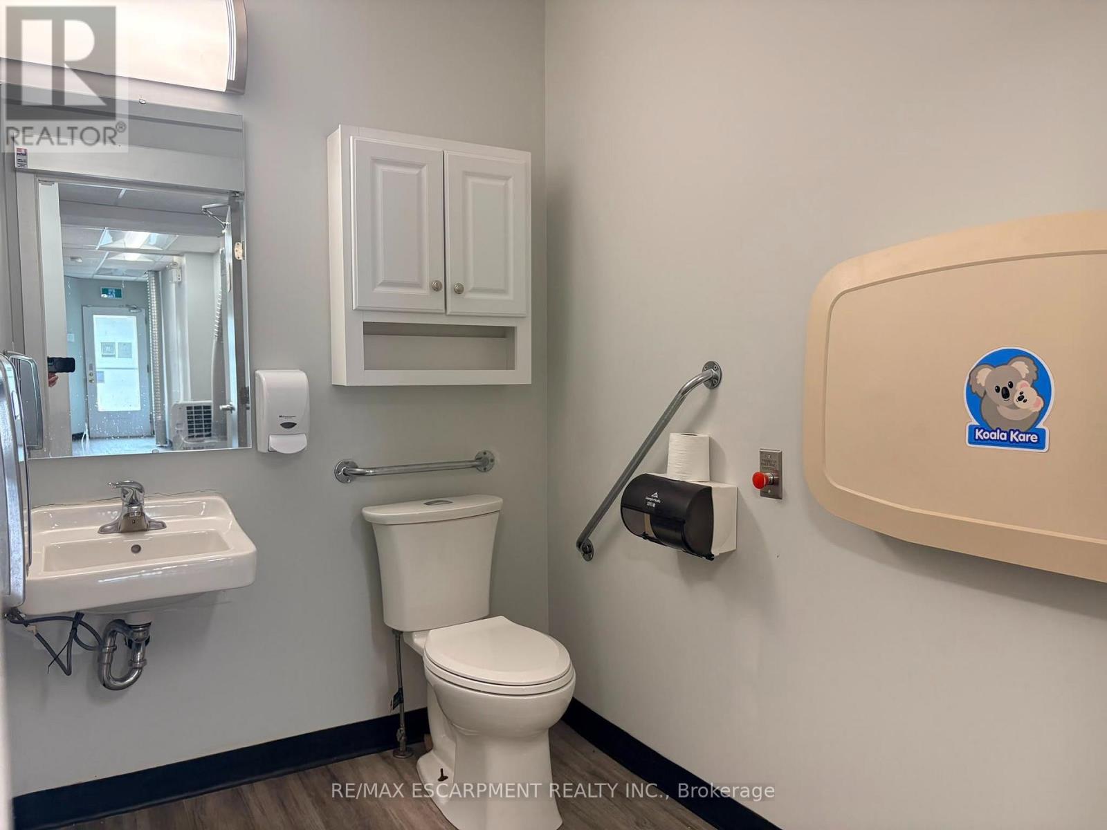 11 Colborne Street N Property Photo 14