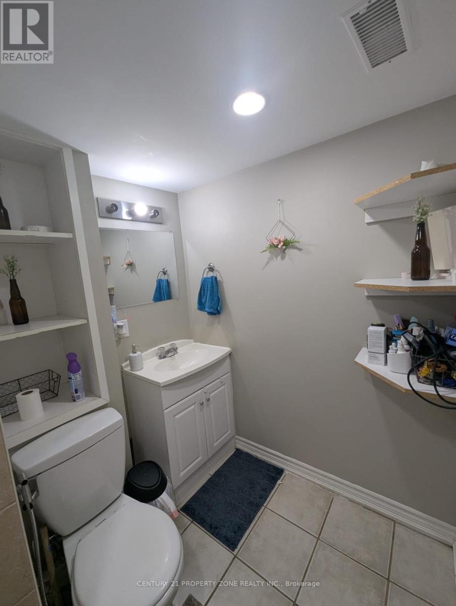 561 Mohawk Road W Property Photo 5