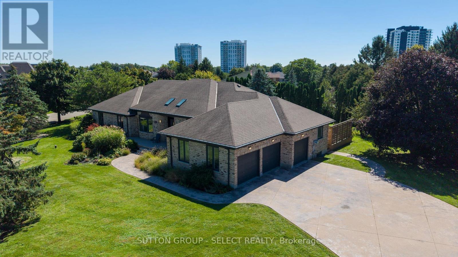 768 FRANKLINWAY CRESCENT Property Photo 1
