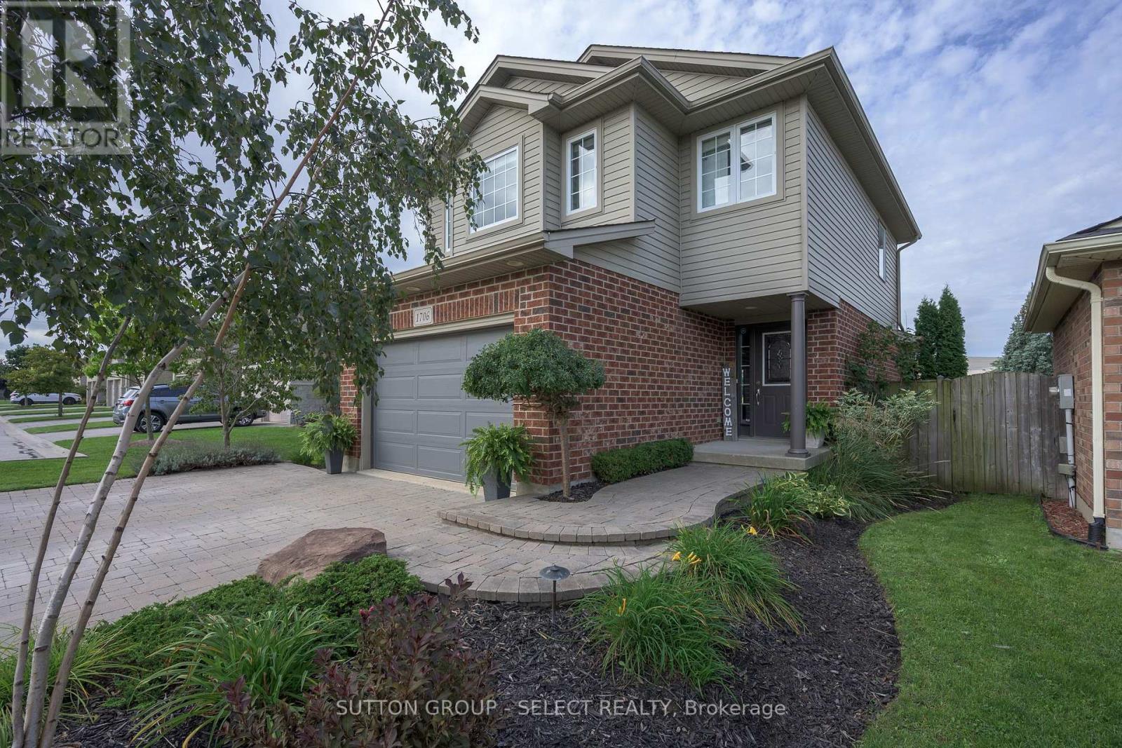1706 Bayswater Crescent Property Photo 1