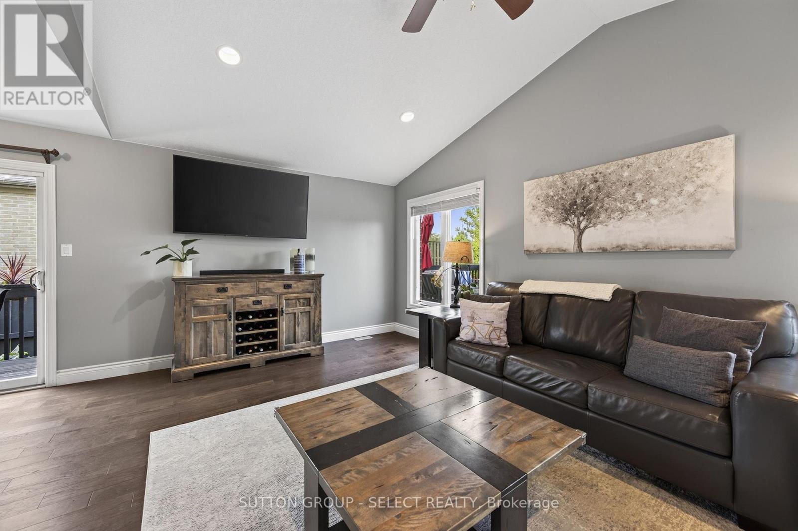 1706 Bayswater Crescent Property Photo 7