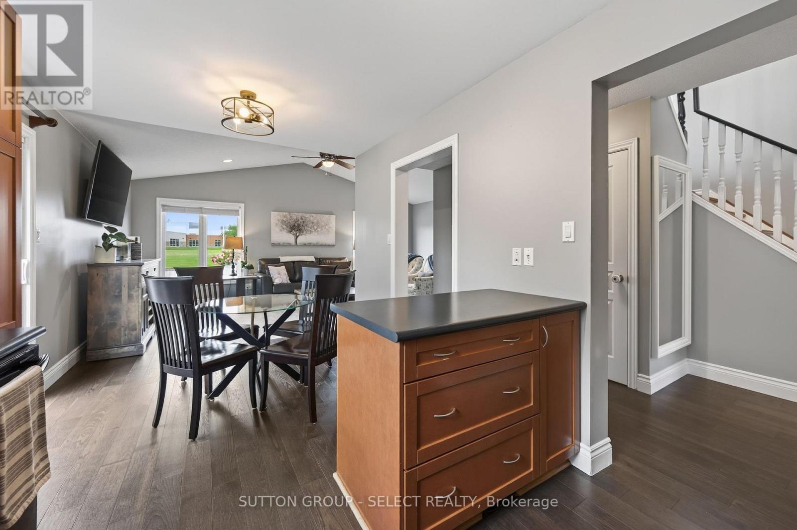 1706 Bayswater Crescent Property Photo 8