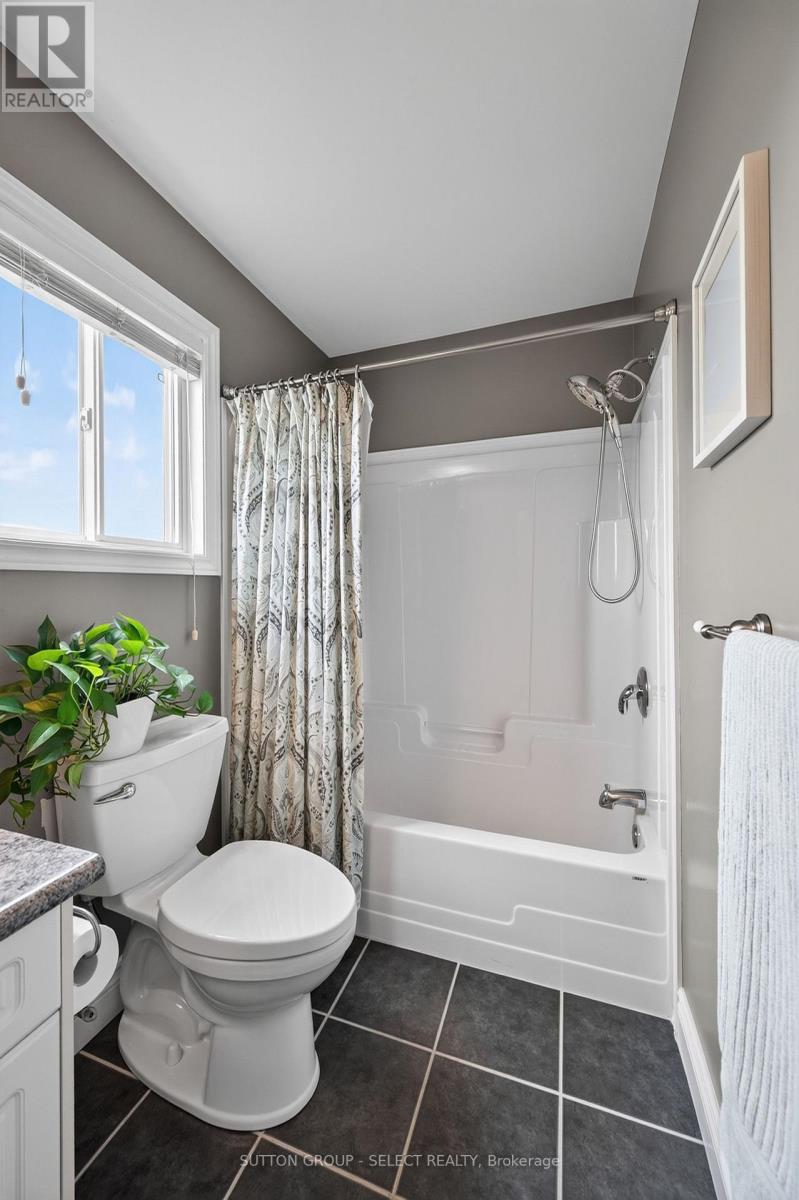 1706 Bayswater Crescent Property Photo 20