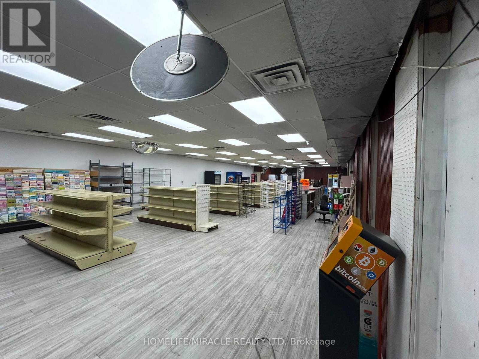 230 Kenilworth Avenue N Property Photo 3