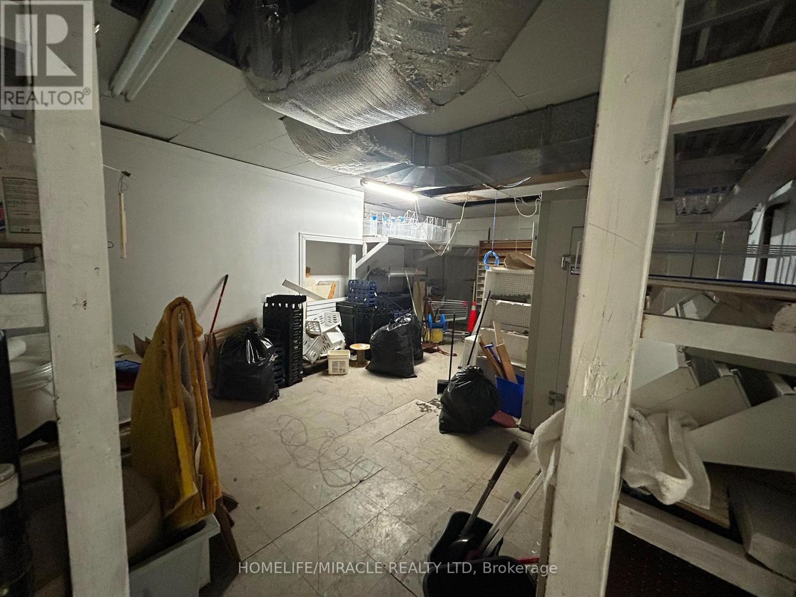 230 Kenilworth Avenue N Property Photo 7