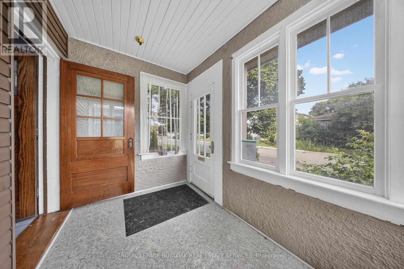 145 Albert Street W Property Photo 3
