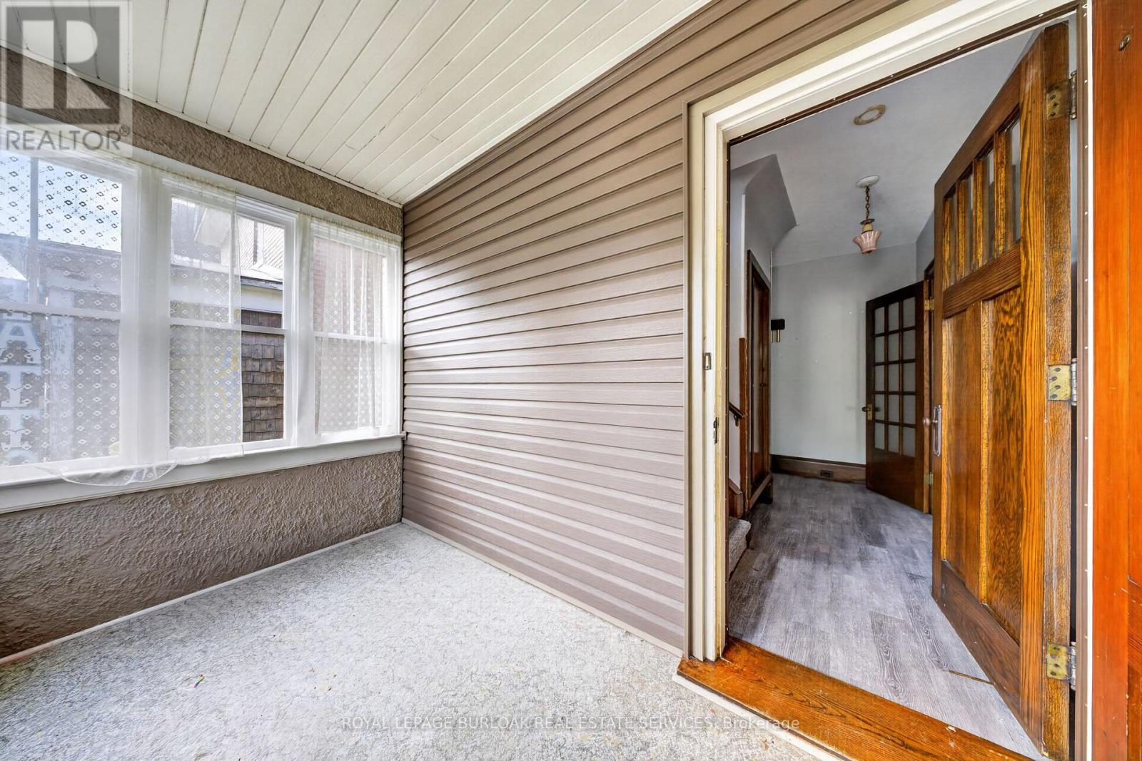 145 Albert Street W Property Photo 4