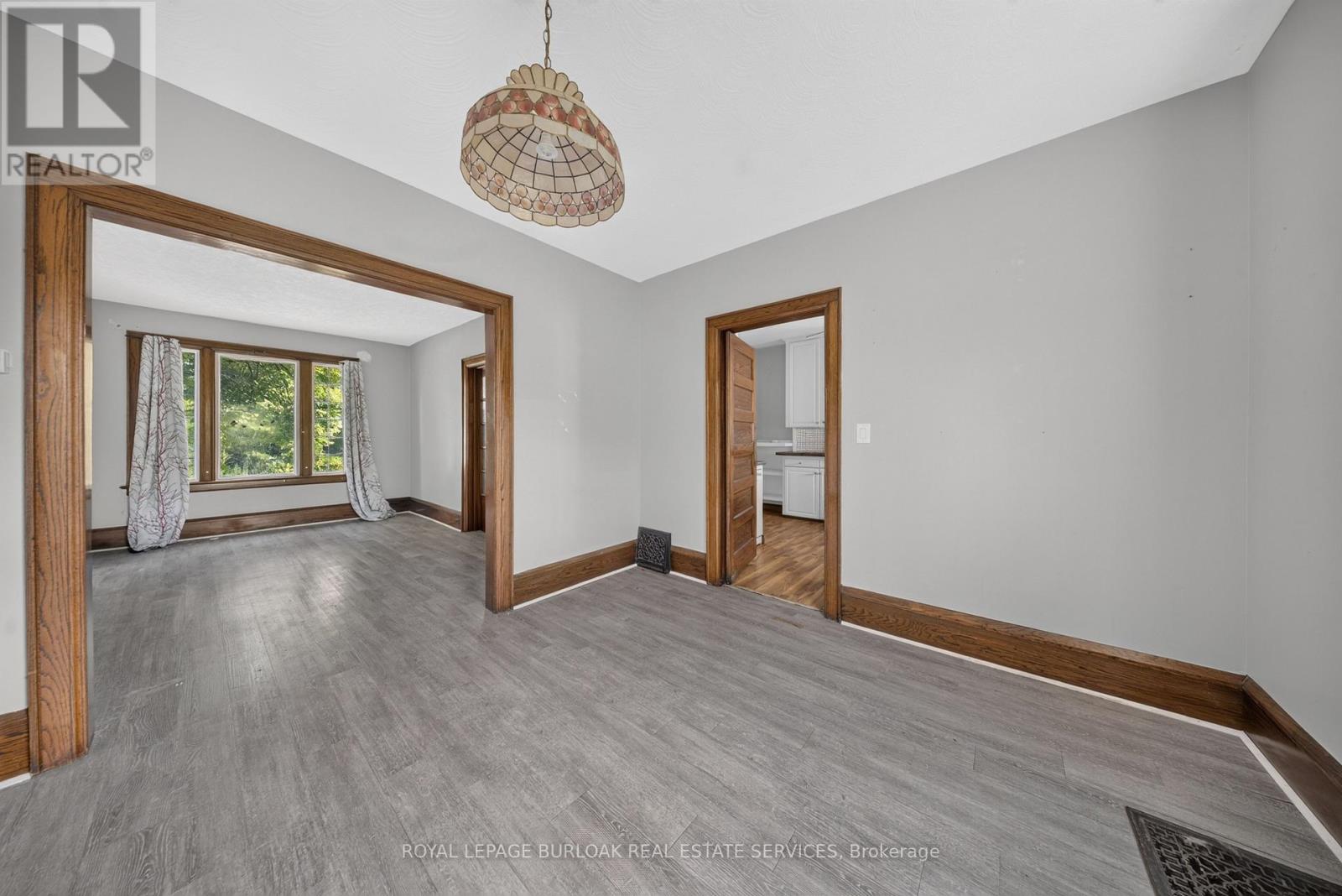 145 Albert Street W Property Photo 10