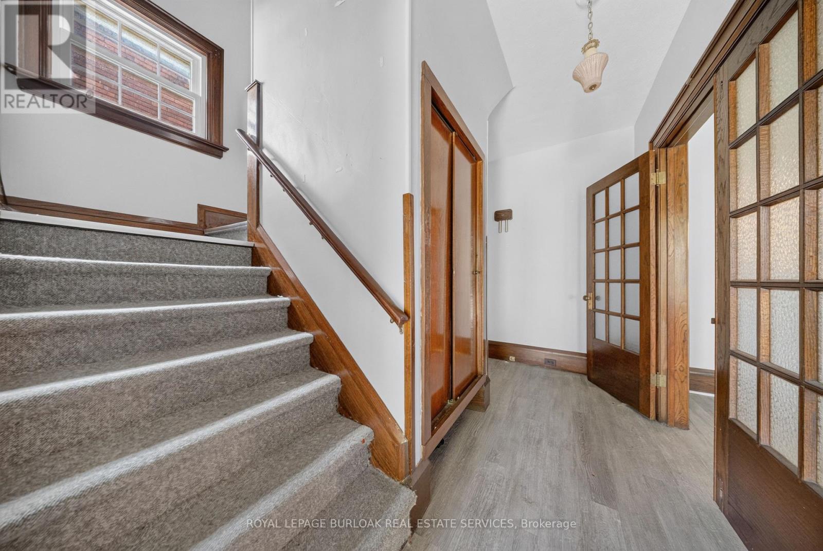 145 Albert Street W Property Photo 11