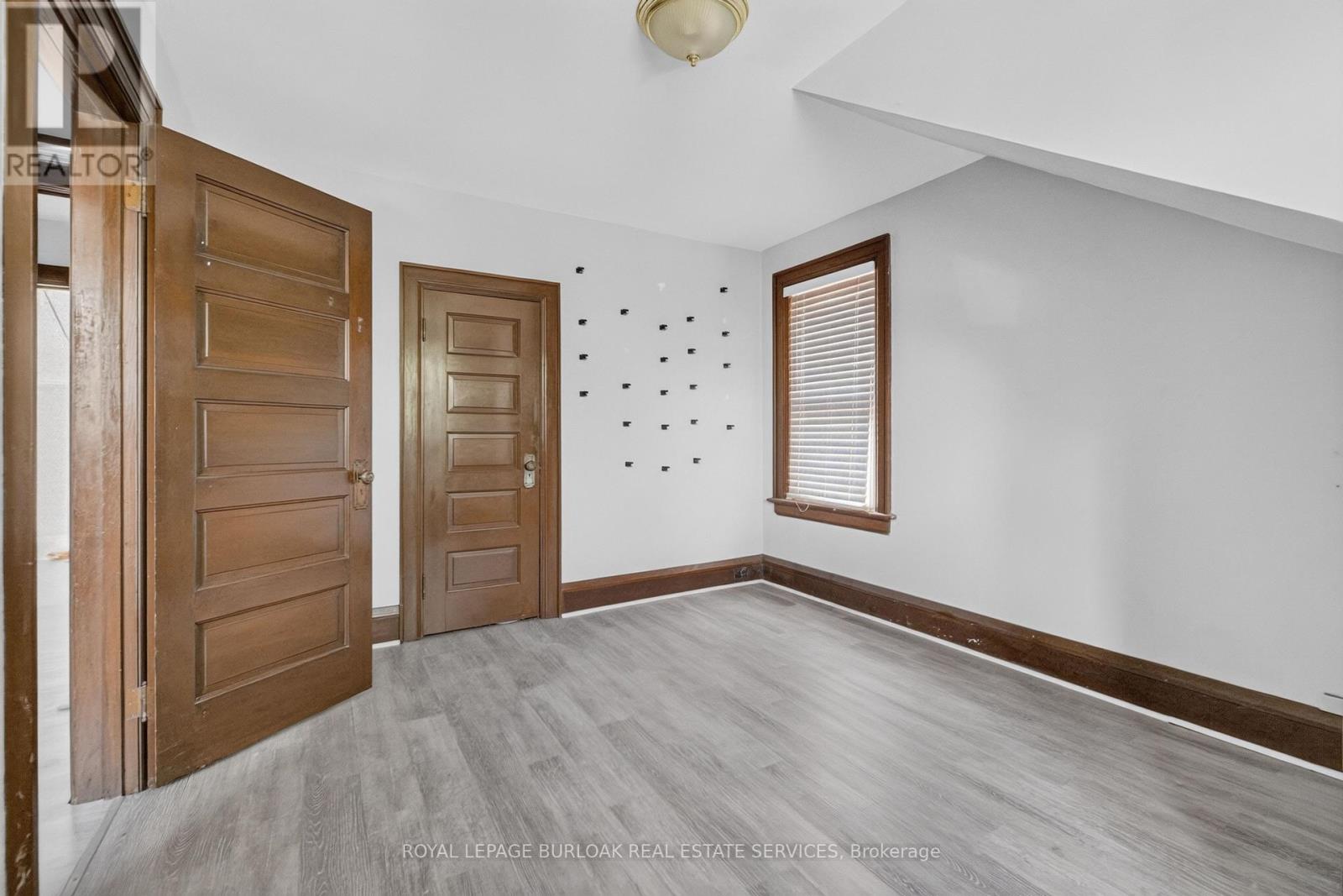 145 Albert Street W Property Photo 13