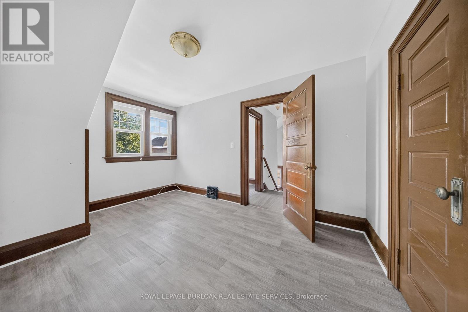 145 Albert Street W Property Photo 14