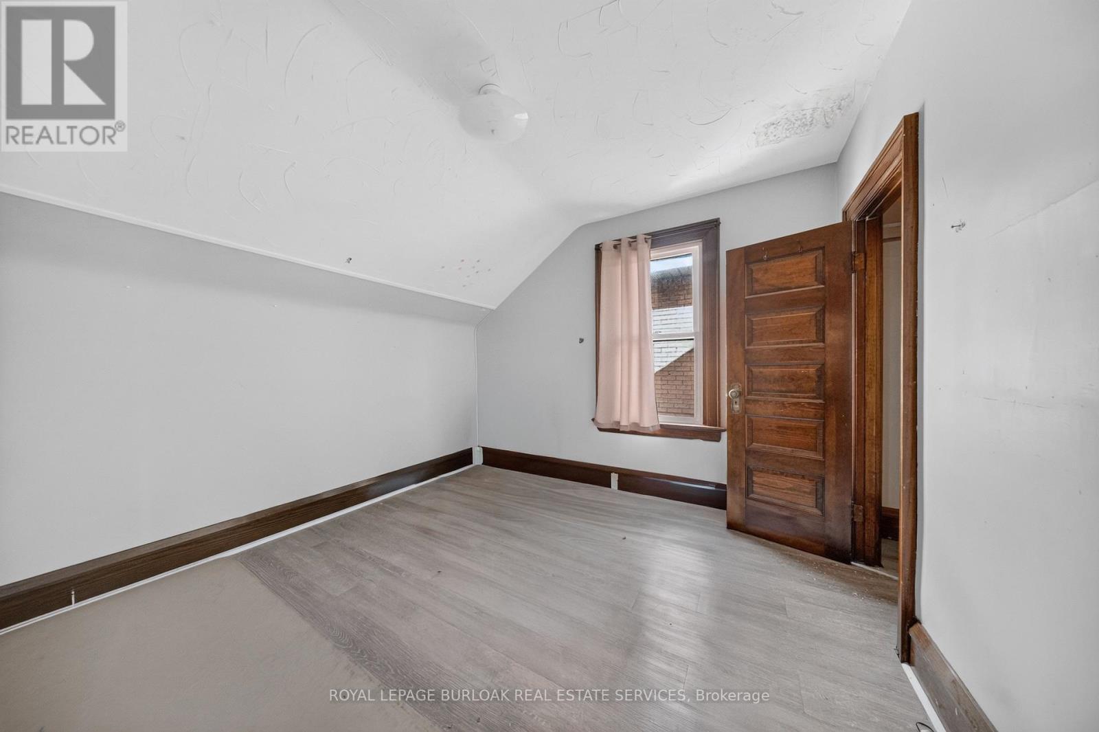 145 Albert Street W Property Photo 15