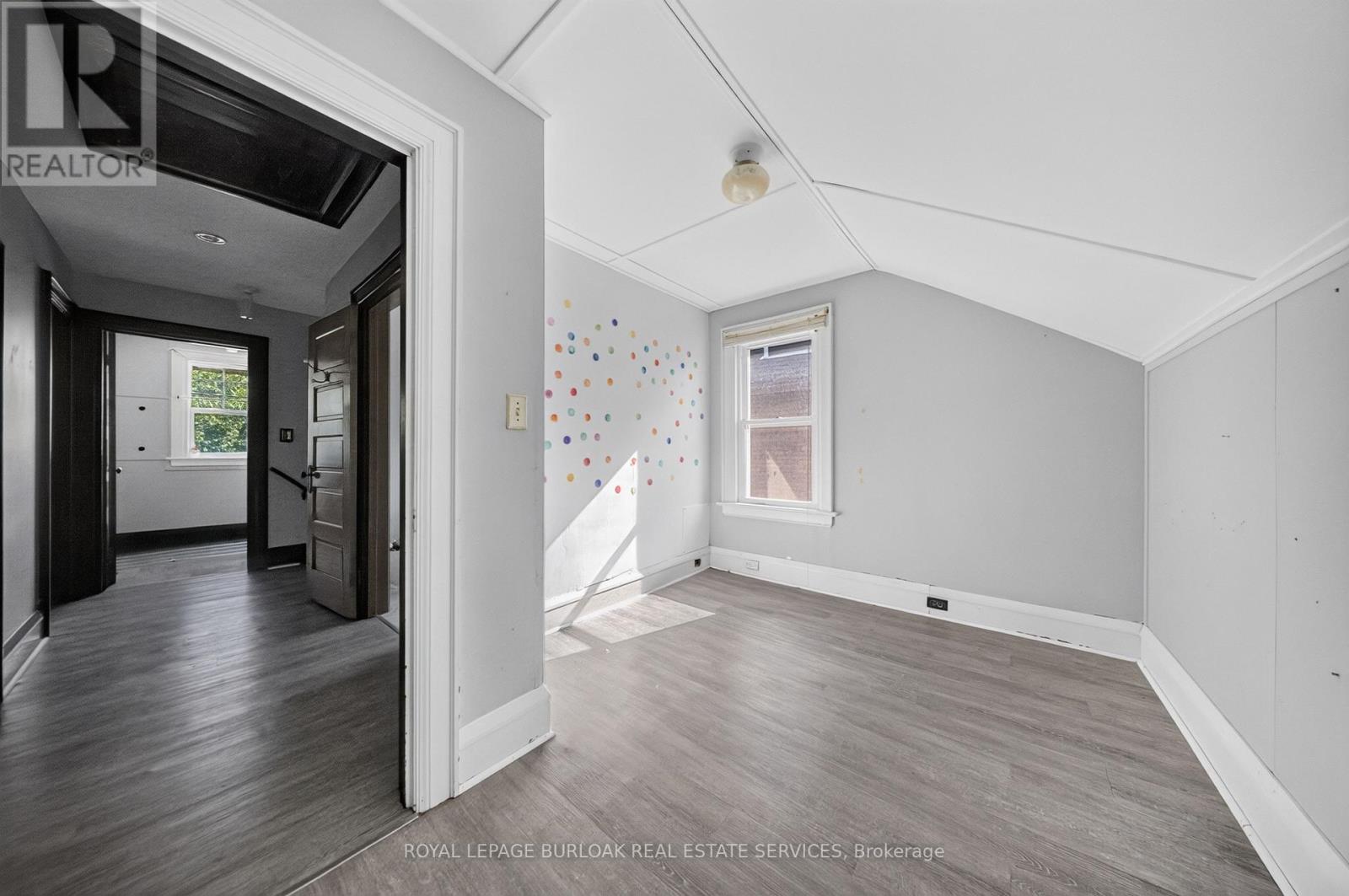 145 Albert Street W Property Photo 17