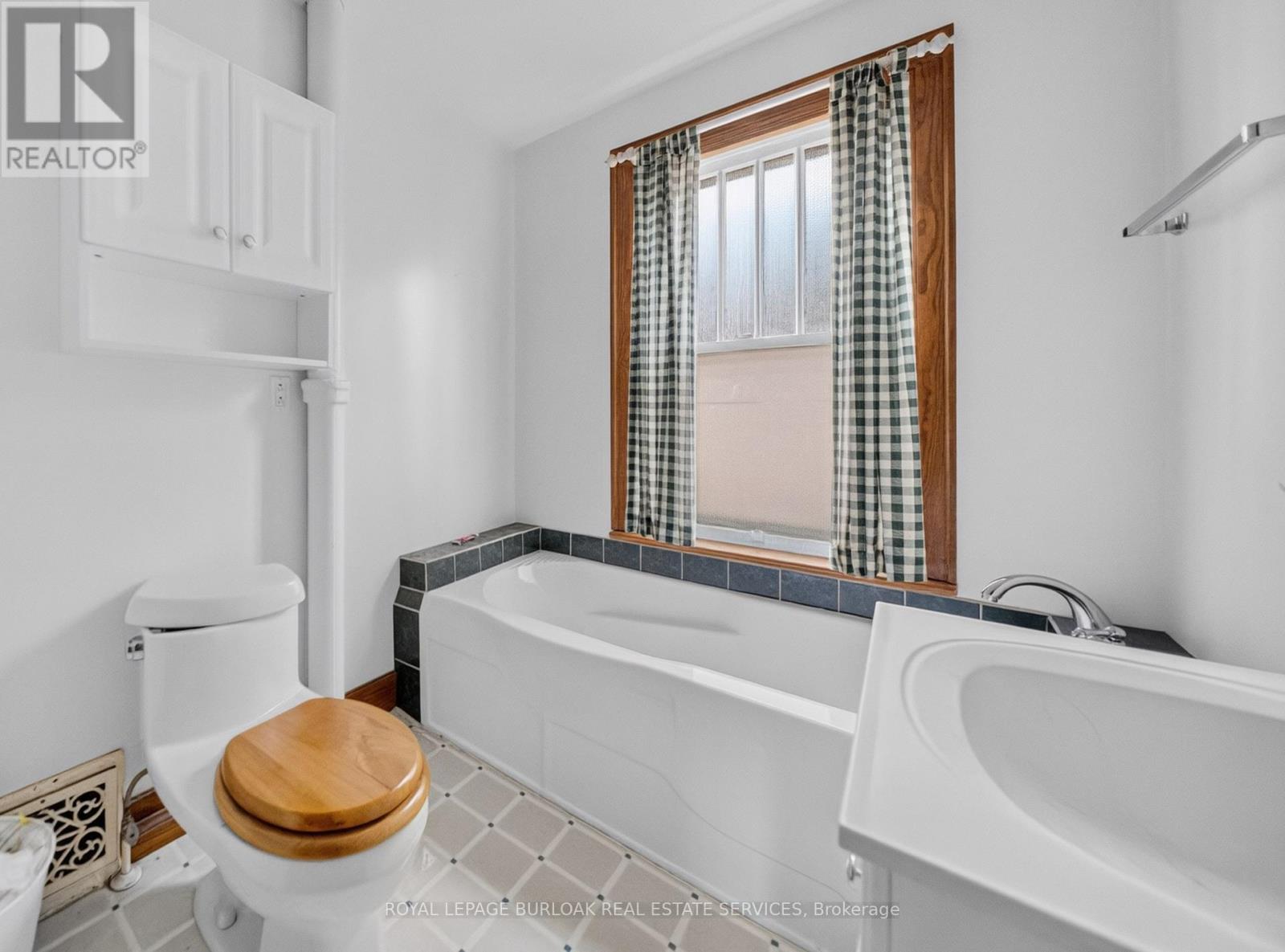 145 Albert Street W Property Photo 20