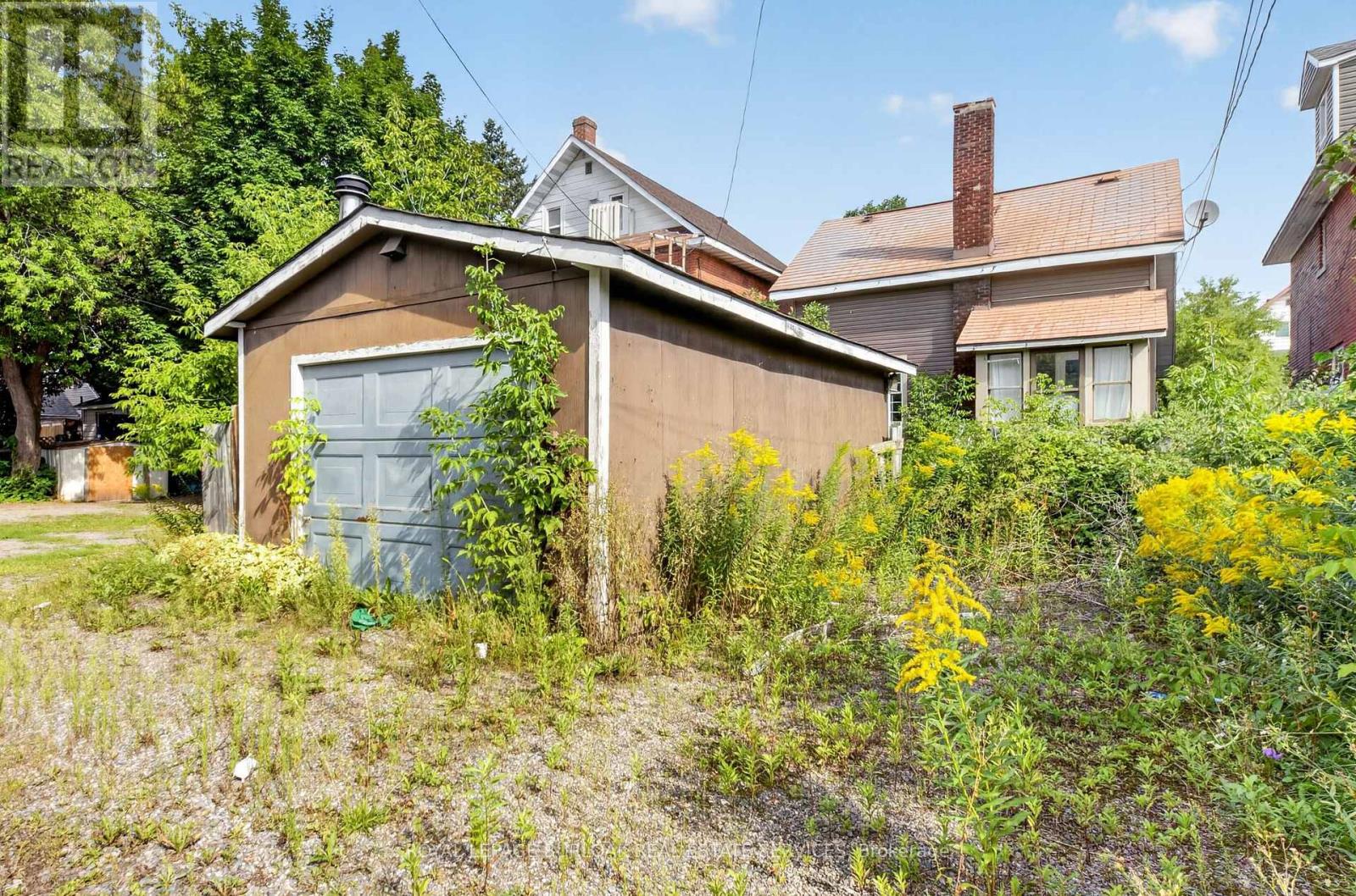 145 Albert Street W Property Photo 24