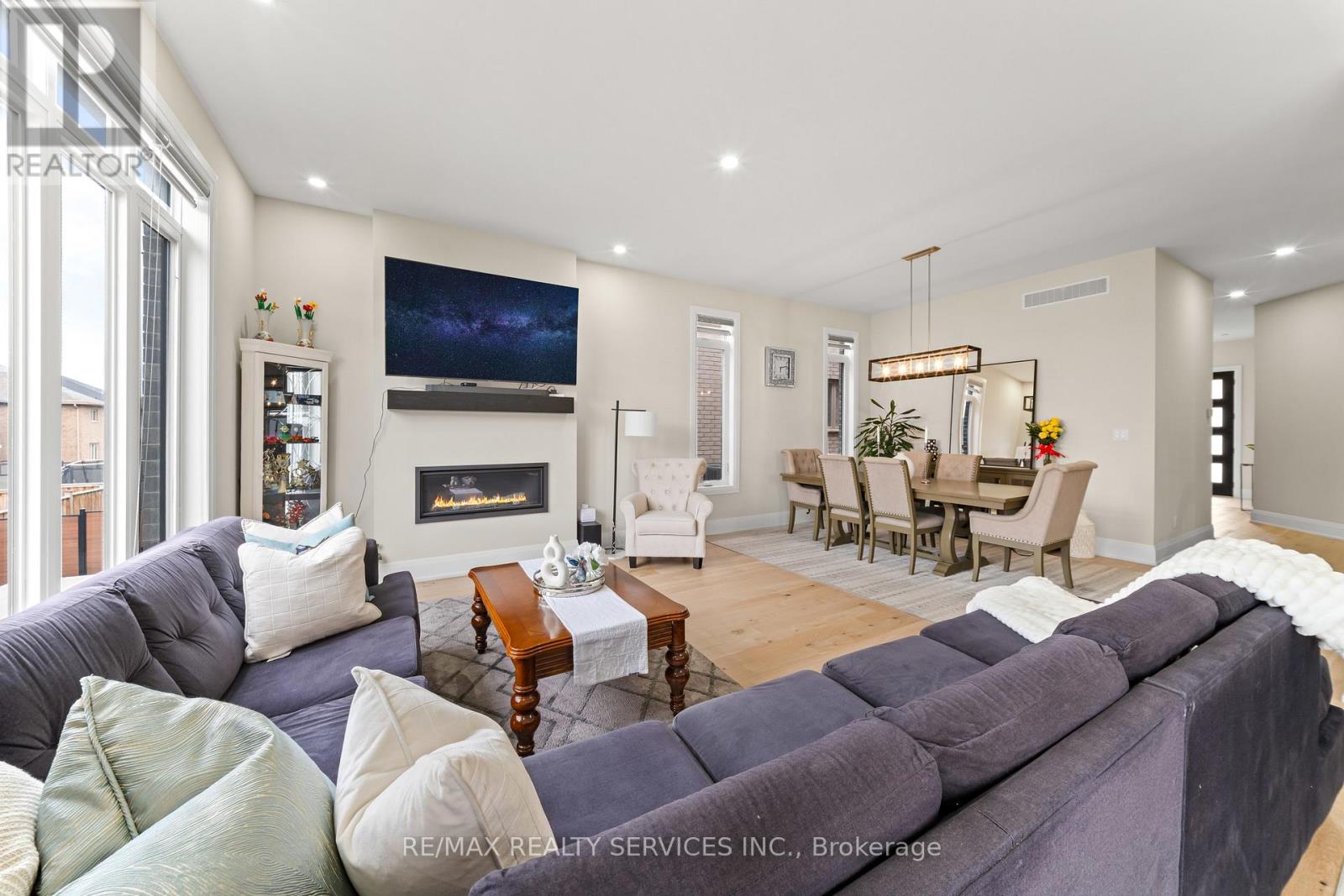 130 Pondcliffe Drive Property Photo 10