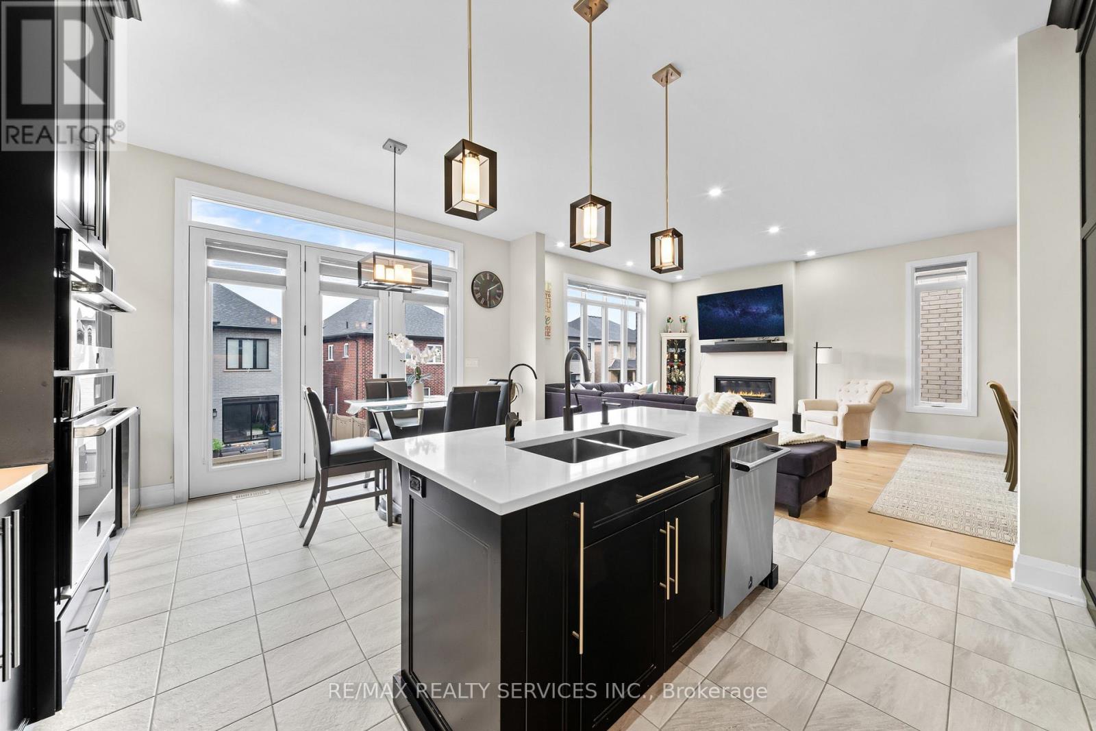 130 Pondcliffe Drive Property Photo 18