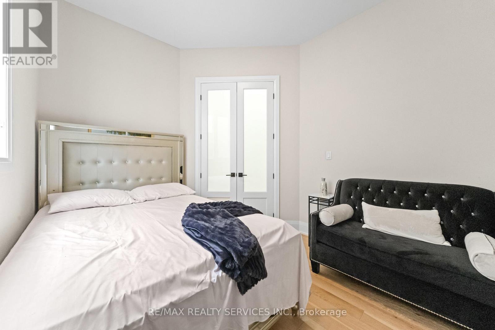 130 Pondcliffe Drive Property Photo 22