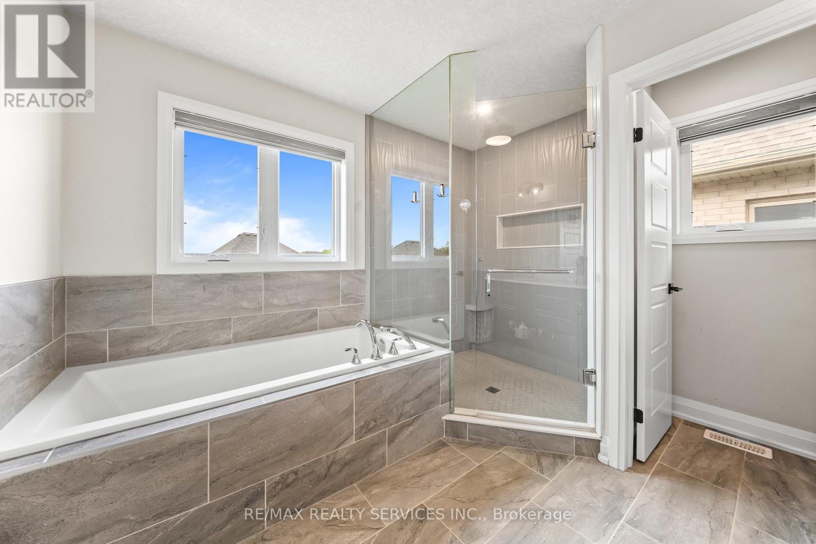 130 Pondcliffe Drive Property Photo 33