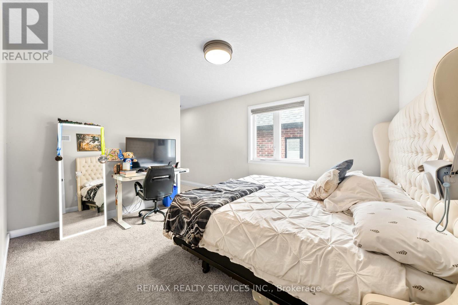 130 Pondcliffe Drive Property Photo 34