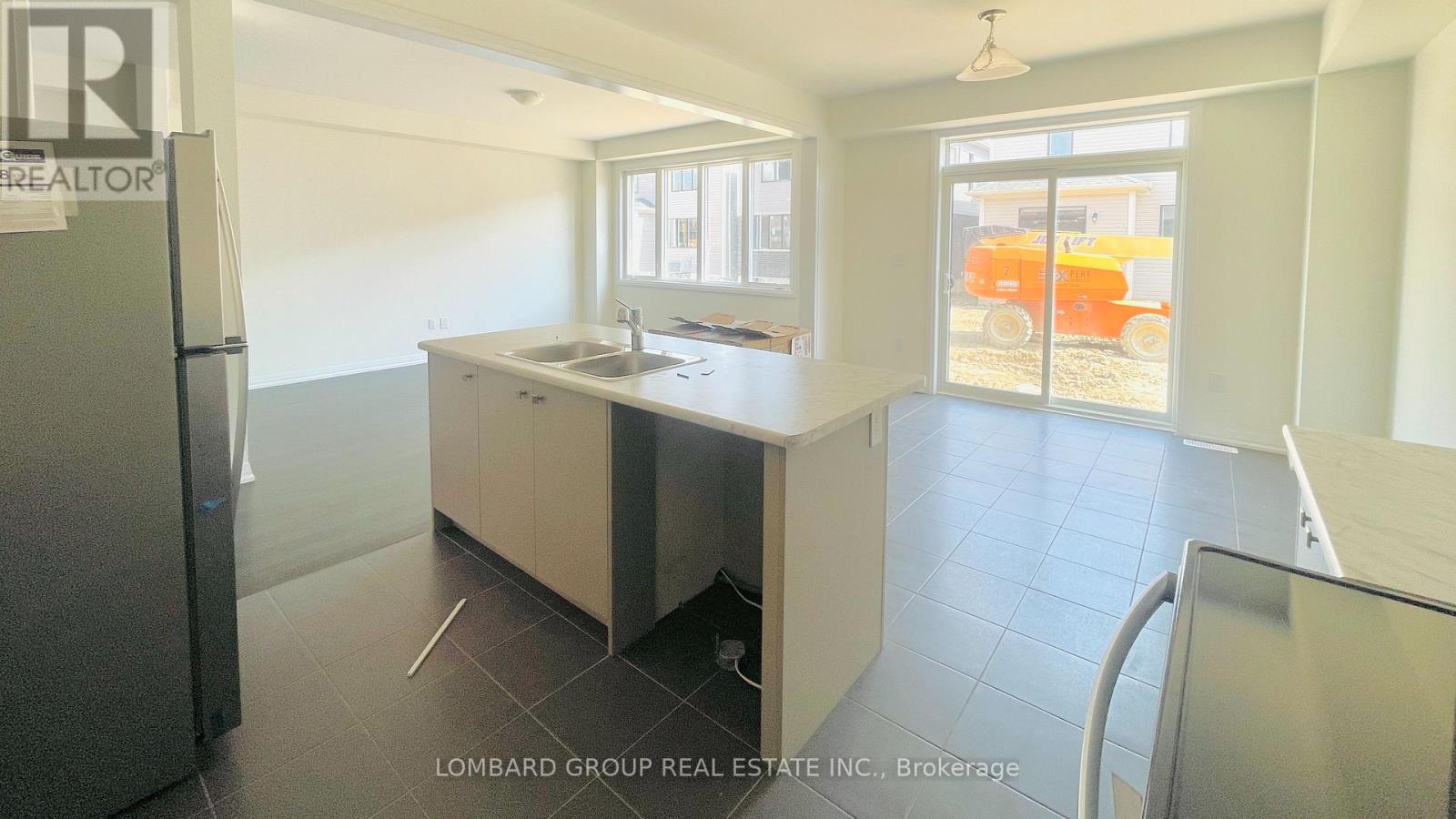 100 Lillian Way Property Photo 10