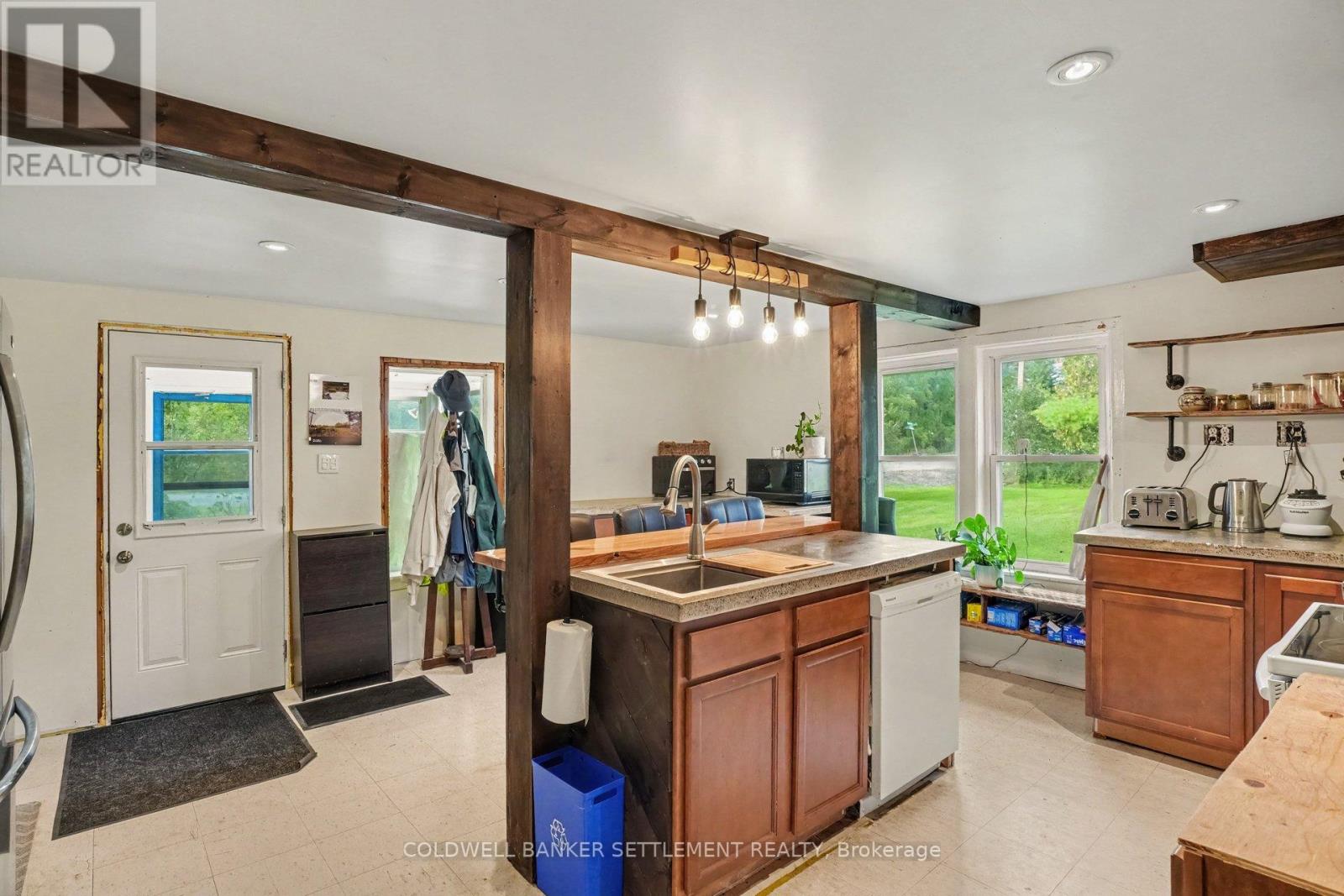 2349 Harlem Road Property Photo 4